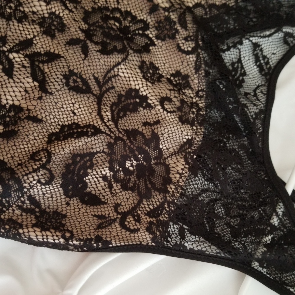 Dress - Picture 3 of 4